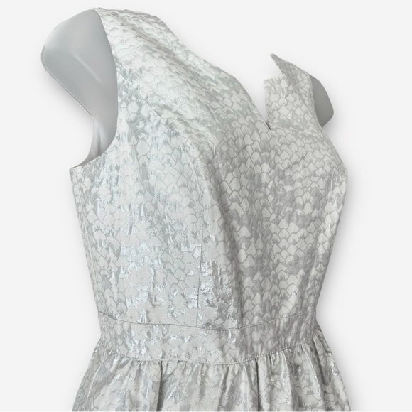 Kensie Silver Metallic Patterned Sleeveless Fit & Flare Mini Dress Size Small - Picture 3 of 10